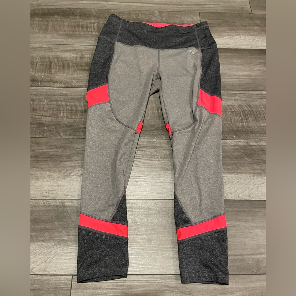 Avia Size M Gray and Pink Athletic Leggings